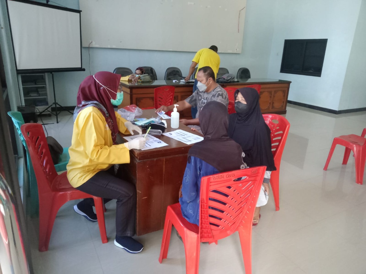 BIN Jateng untuk terus menggelar layanan vaksinasi agar rasio dosis booster bisa segera menyusul dua dosis sebelumnya.