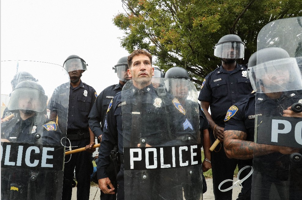 Cuplikan adegan dari serial We Own This City