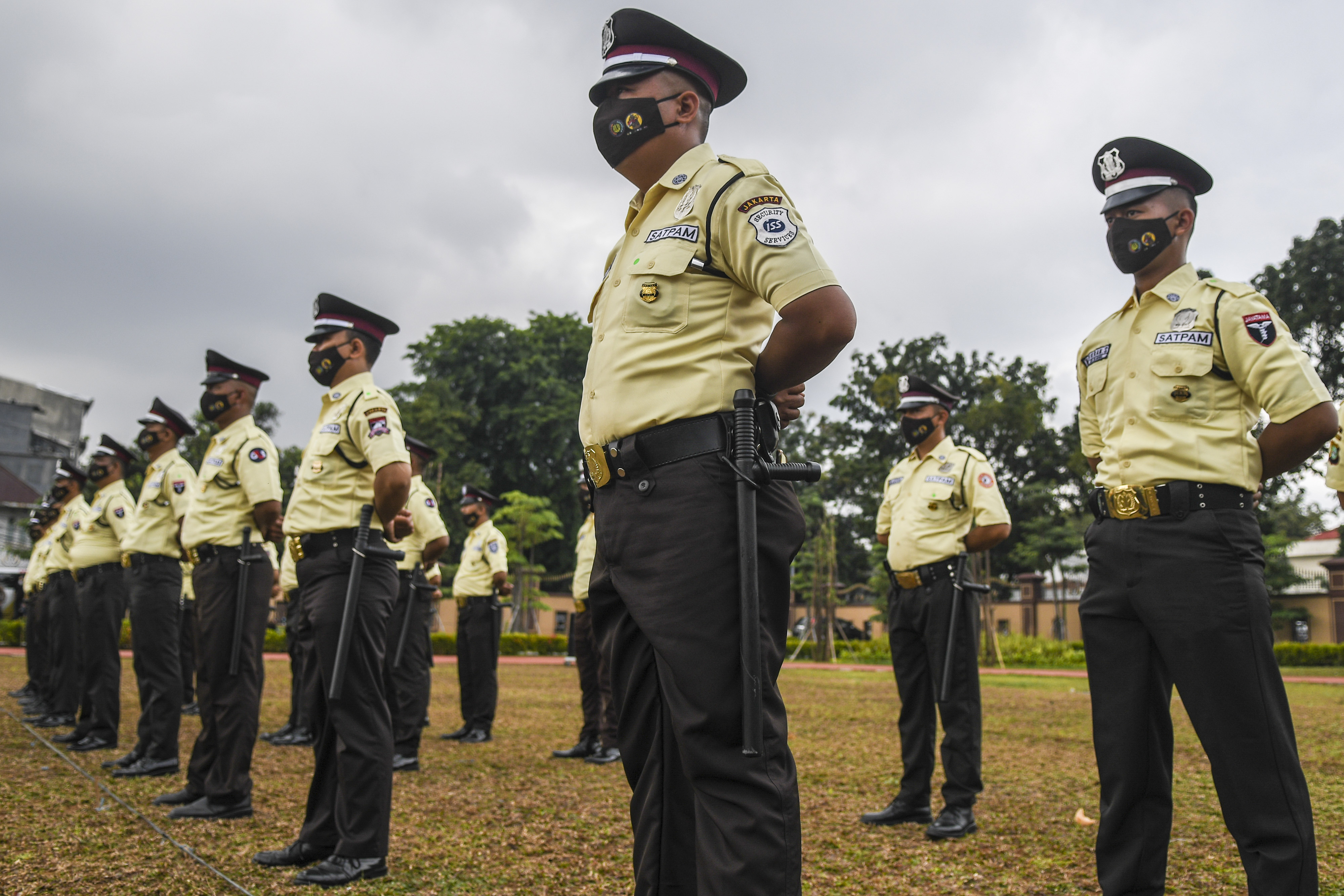 Apel petugas satuan pengamanan (satpam)
