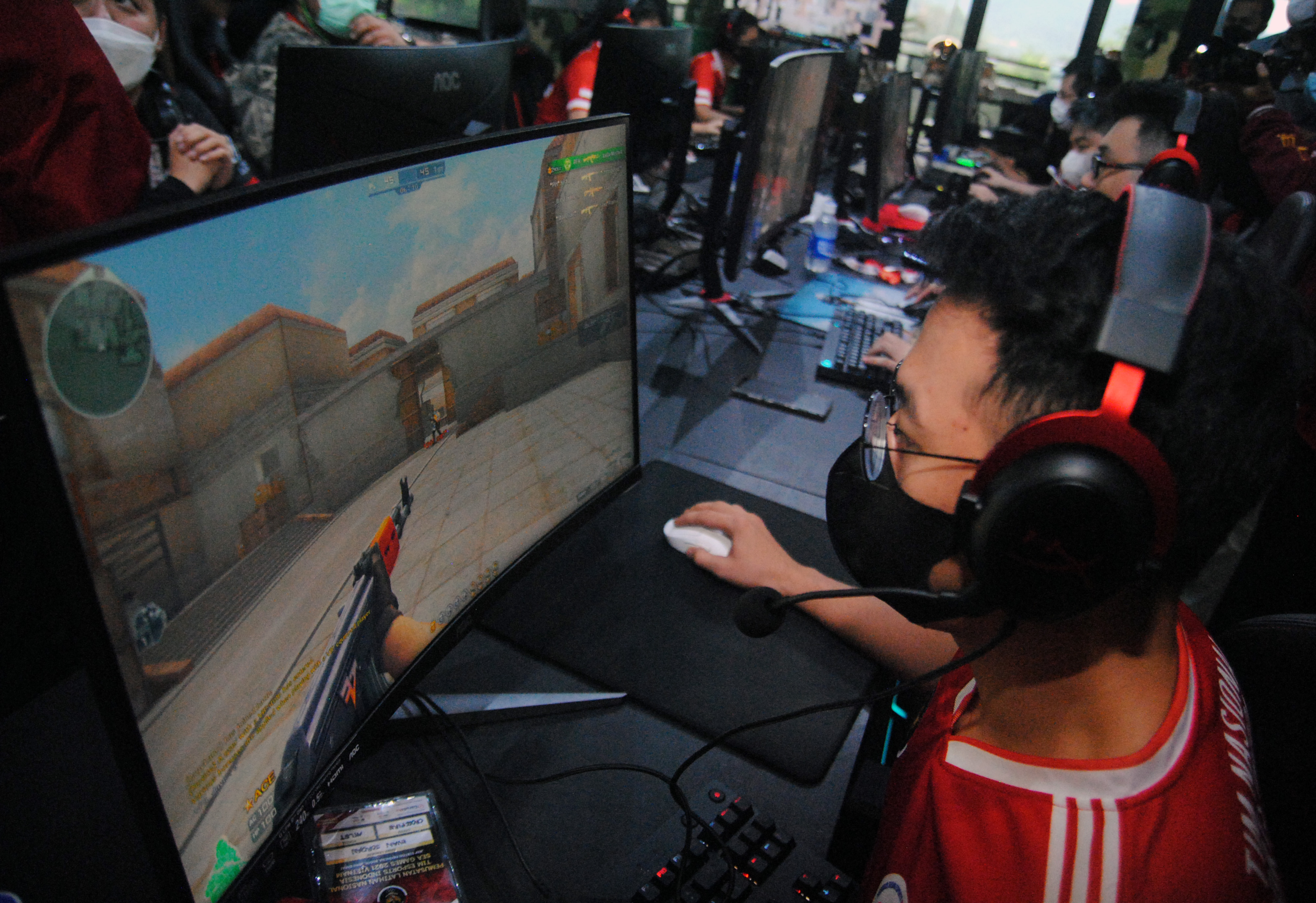 Sejumlah atlet mengikuti Pelatnas Esports untuk SEA Games Hanoi, Vietnam di Basecamp Military Lifestyle, Megamendung, Bogor, Jawa Barat.