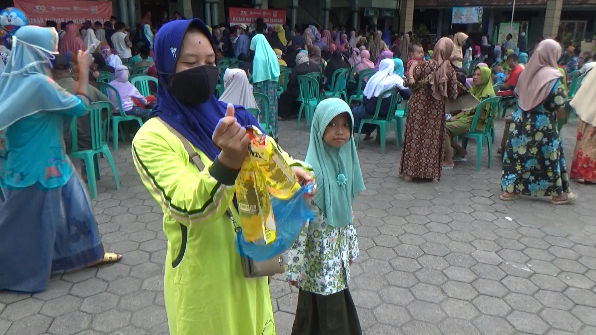 Ilustrasi--operasi pasar minyak goreng.