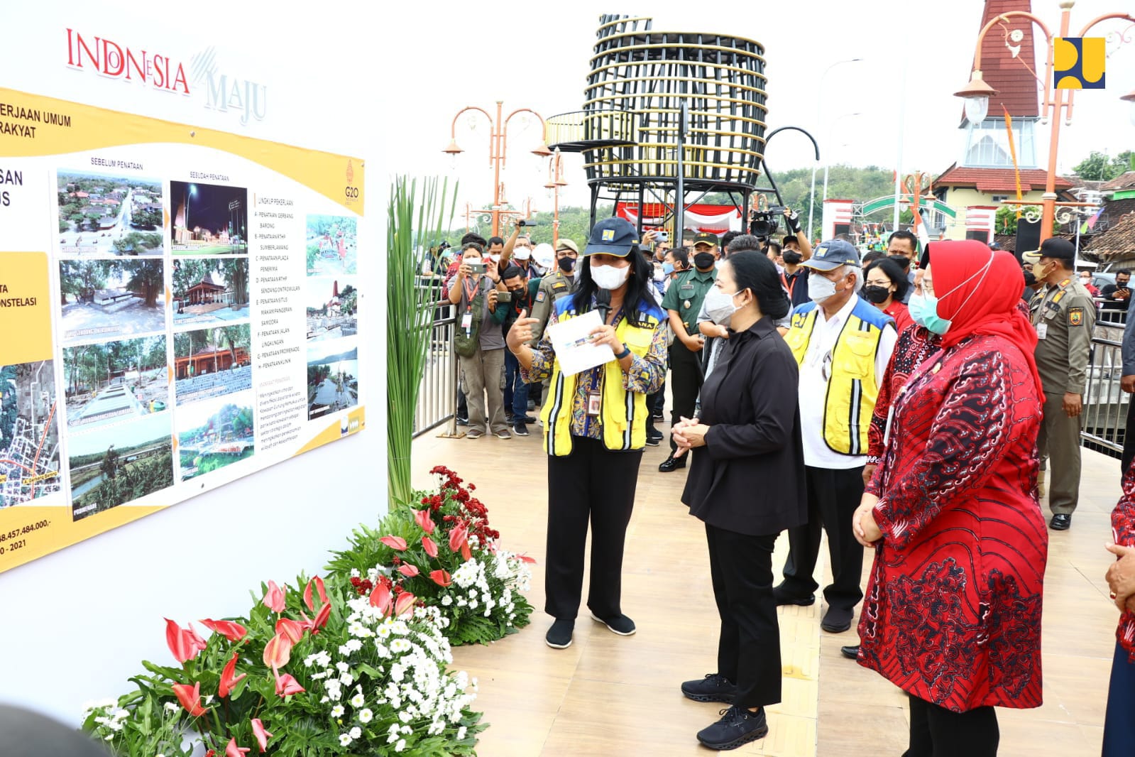Menteri PUPR Basuki Hadimuljono mendampingi Ketua DPR RI Puan Maharani meresmikan penataan kawasan wisata Gunung Kemukus di Sragen, Jateng.