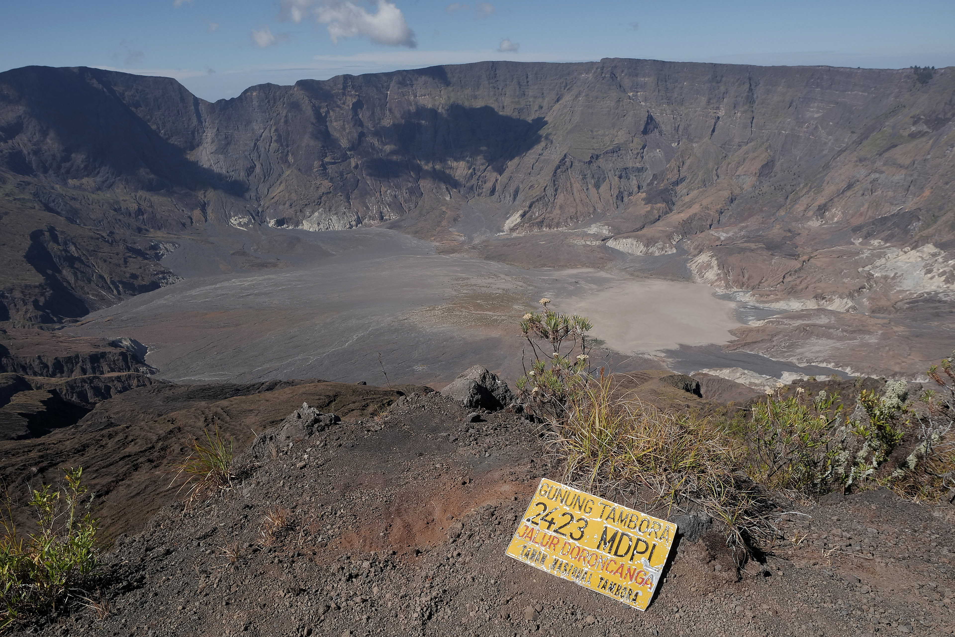Puncak Gunung Tambora, Sumbawa, Nusa Tenggara Barat.