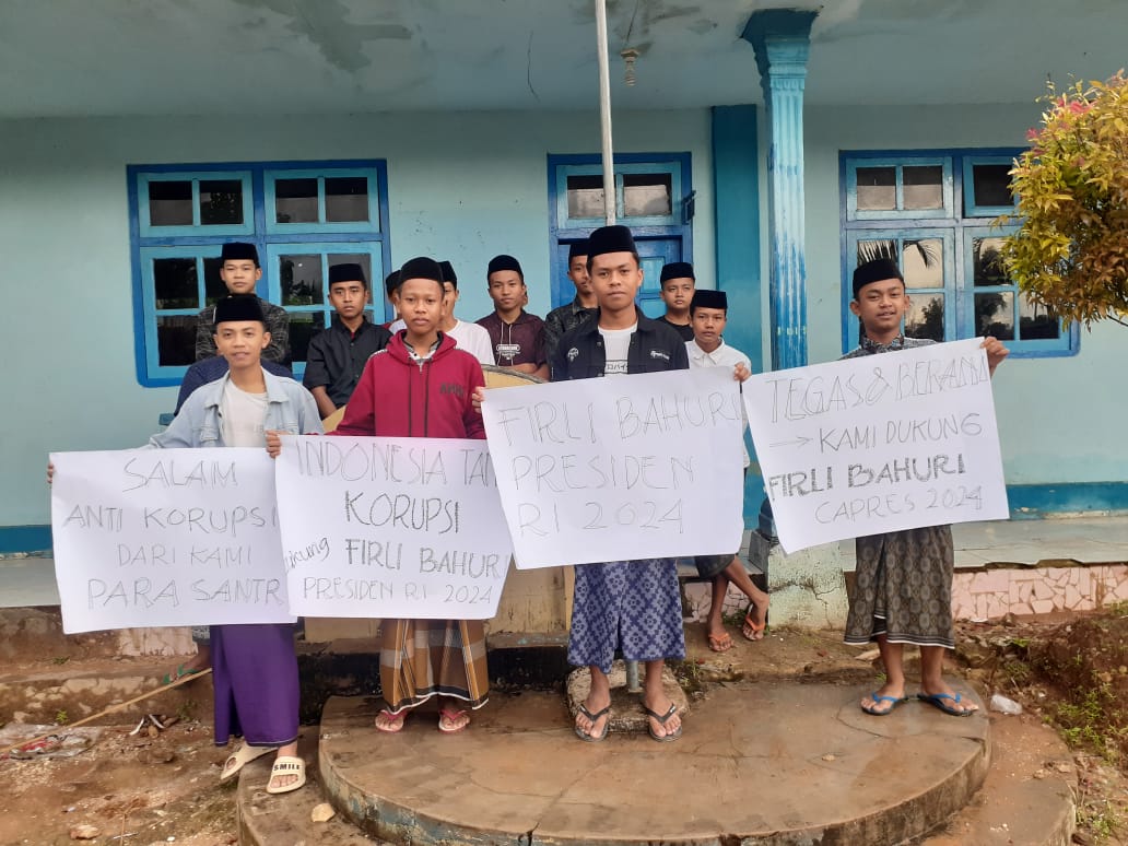 Merasa satu visi Aliansi Santri dan Alumni Pesantren se-Probolinggo, Jawa Timur mendukung Ketua KPK Firli Bahuri maju di Pilpres 2024.