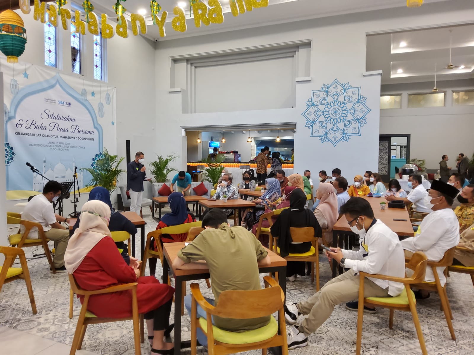 Buka bersama mahasiswa, orangtua, dosen SBM ITB