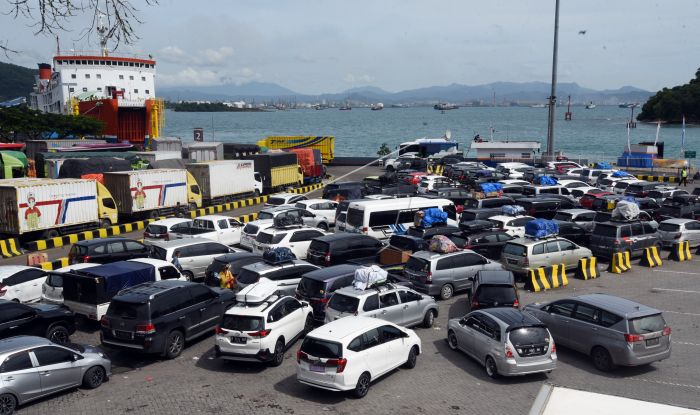 Arus mudik di Pelabuhan Merak, Rabu (26/4)