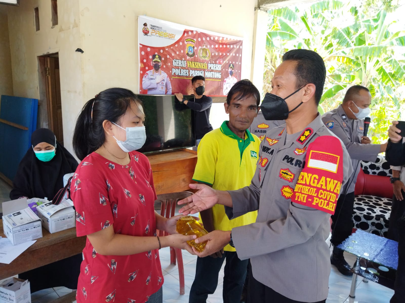 Kapolres Parimo Beri Migor Bagi Warga yang Ikut Vaksinasi Covid-19