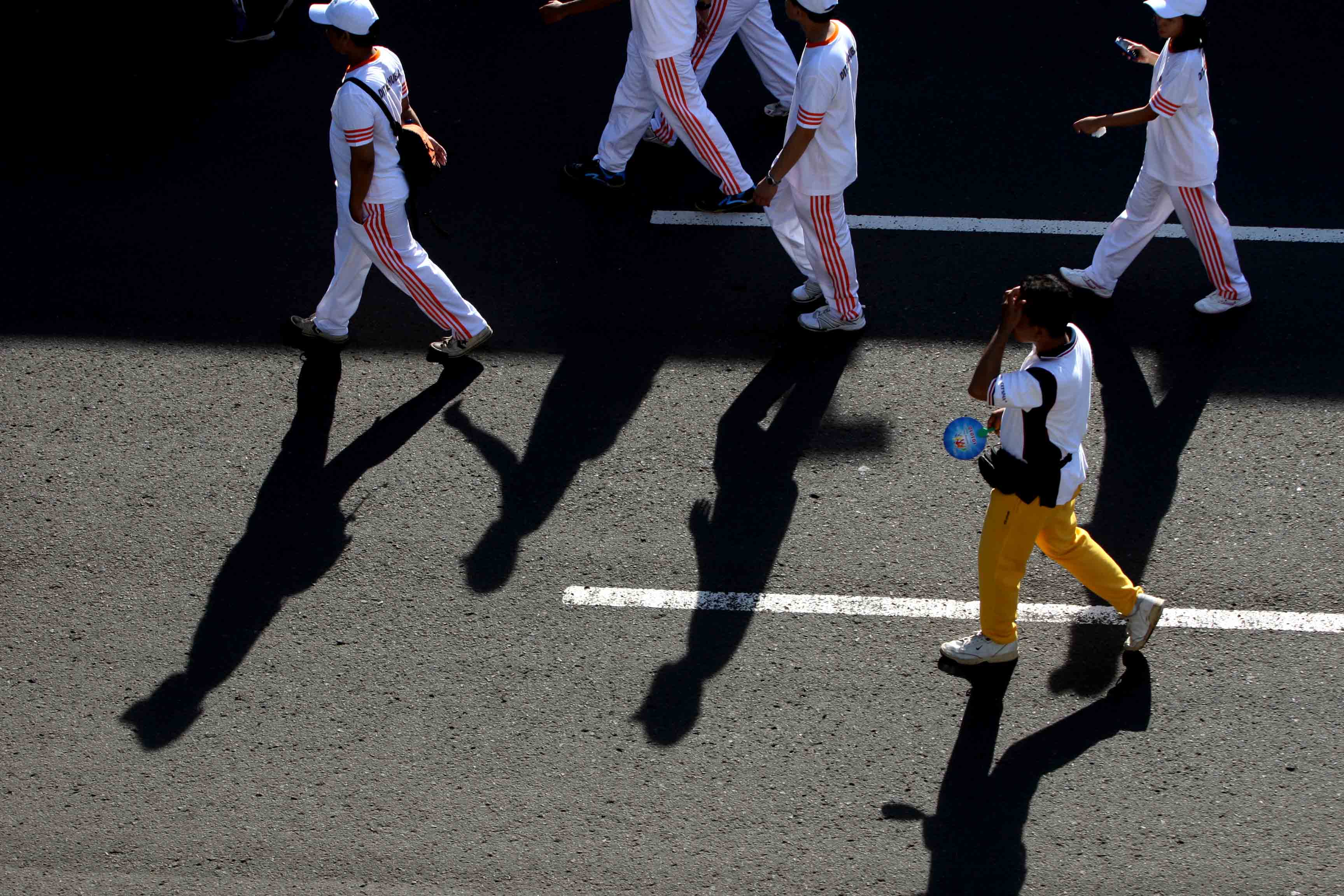 Olahraga jalan kaki, salah satu pilihan saat berpuasa agar tubuh tetap bugar.