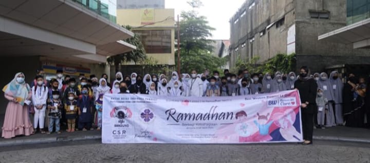 Manajemen Best Western Premier La Grande Hotel Bandung bersama anak-anak yatim 