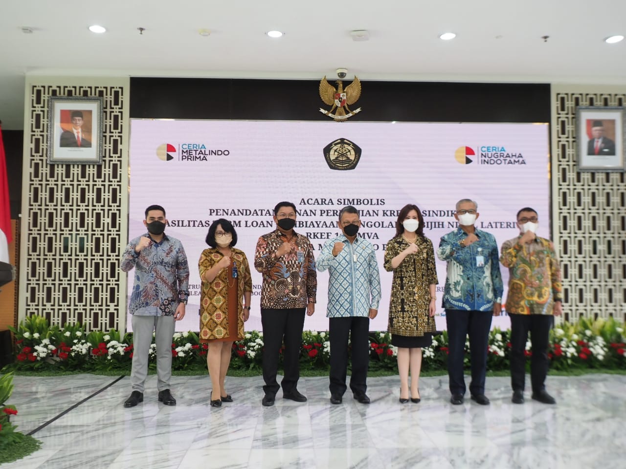 Menteri ESDM Arifin Tafrif, Dirut Bank Mandiri Darmawan Junaidi, Dirut BJB dan Bank Sulselbar serta Direksi CNI seusai penandatanagnan MoU p