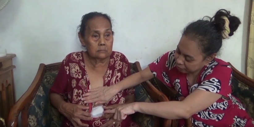 Peristiwa terjadi saat Hasnah, 76, baru saja selesai menyantap hidangan sahur di rumahnya di Jalan Singa 1 Kecamatan Mamajang Kota Makassar.