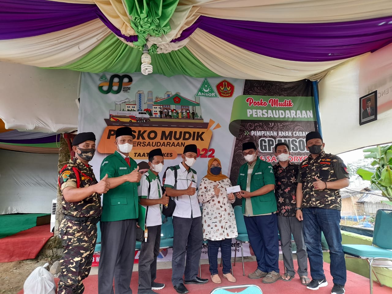 Gerakan Pemuda (GP) Ansor Banyumas mendirikan Posko Persaudaraan di 25 Kecamatan di Banyumas untuk membantu pemudik Lebaran 2022.