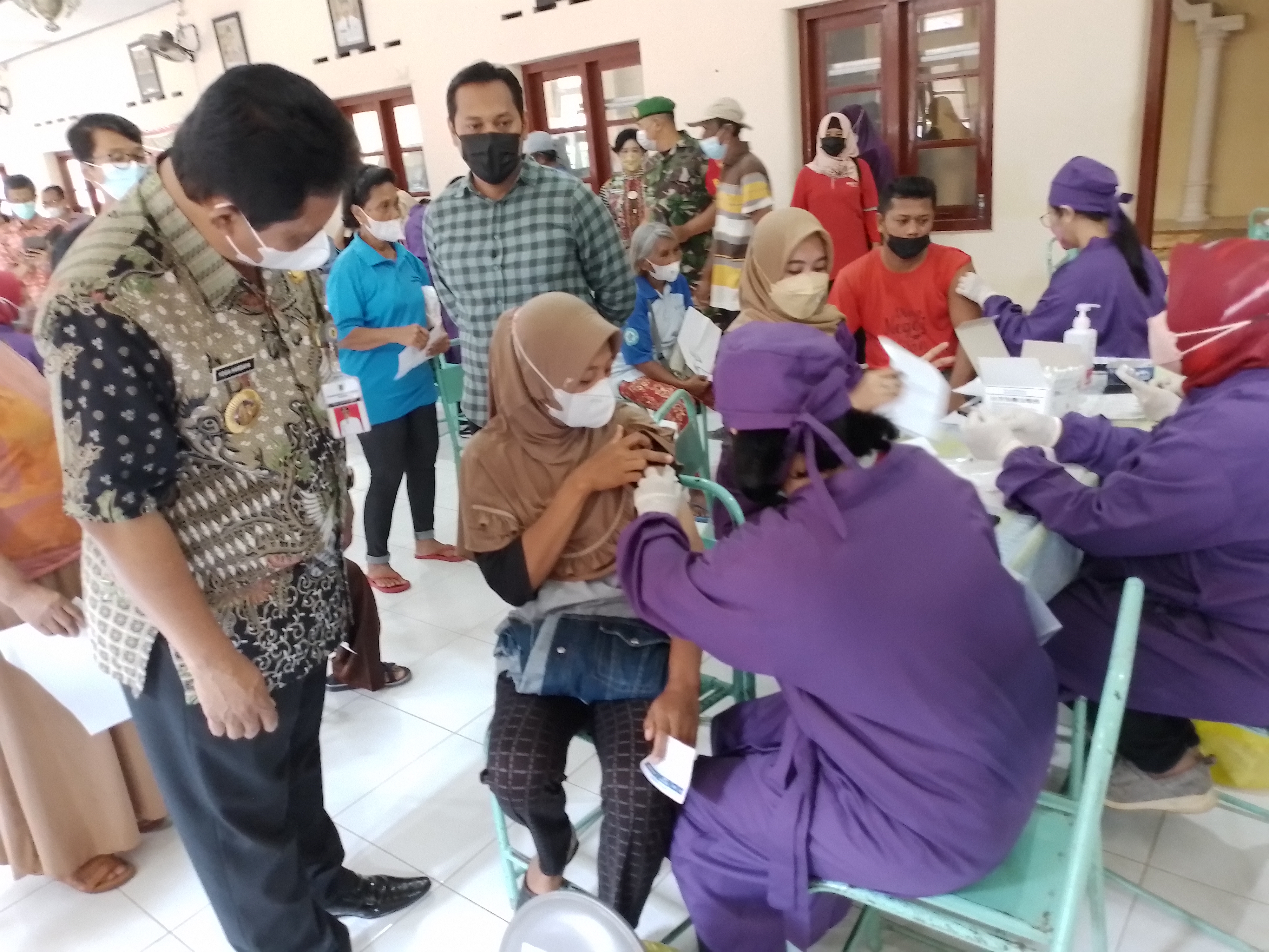 Wakil Bupati Klaten Yoga Hardaya menantau vaksinasi booster