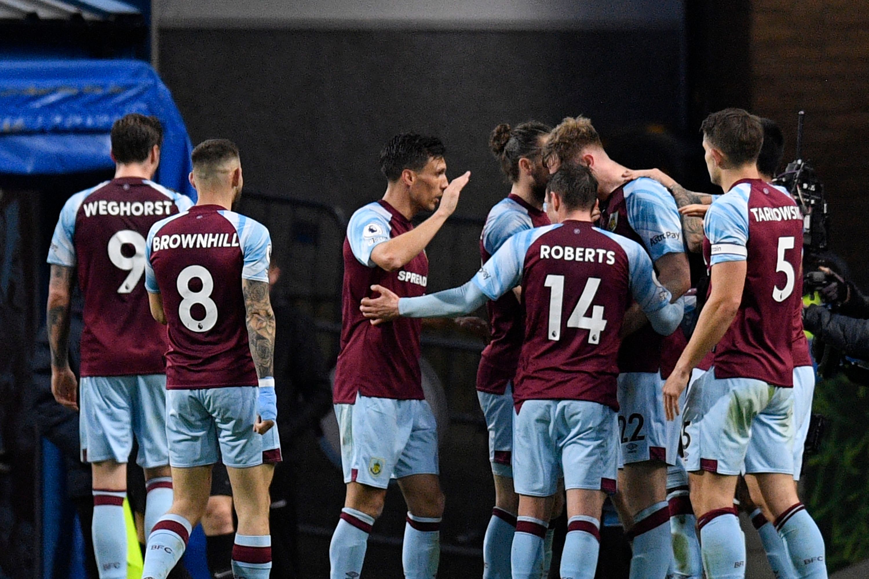 Para pemain Burnley melakukan selebrasi usai mencetak gol ke gawang Southampton di laga Liga Primer Inggris.