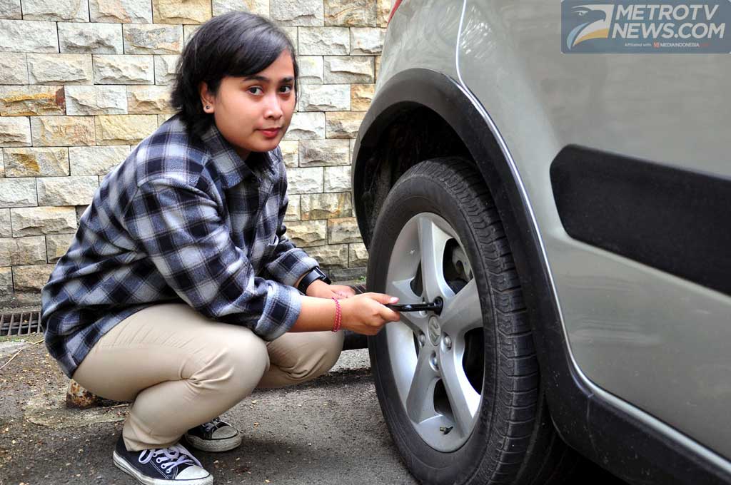 Periksa kondisi ban mobil Anda sebelum berangkat mudik. 