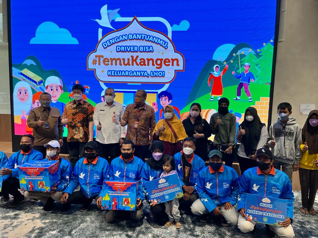 Traveloka mengapresiasi para mitra driver Eats Delivery dengan memberangkatkan lebih dari 200 mitra driver dan keluarga mudik secara gratis.