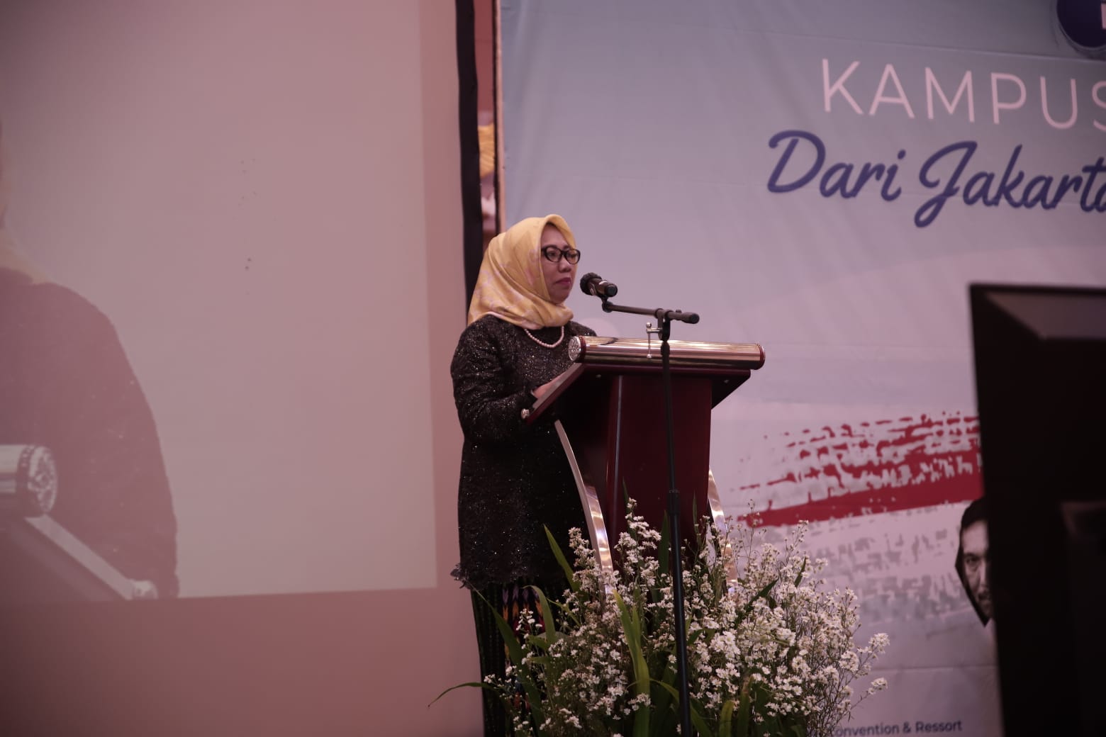 Kepala LLDikti Wilayah III Paristiyanti Nurwardani,