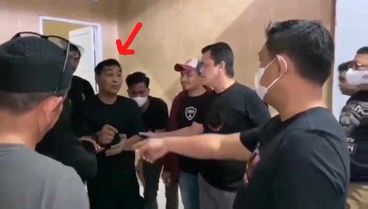 Kepala Satuan Polisi Pamong Praja Kota Makassar, Sulawesi Selatan Muh Iqbal Asnan (MIA), saat ditangkap petugas kepolisan, Minggu (17/4/2022