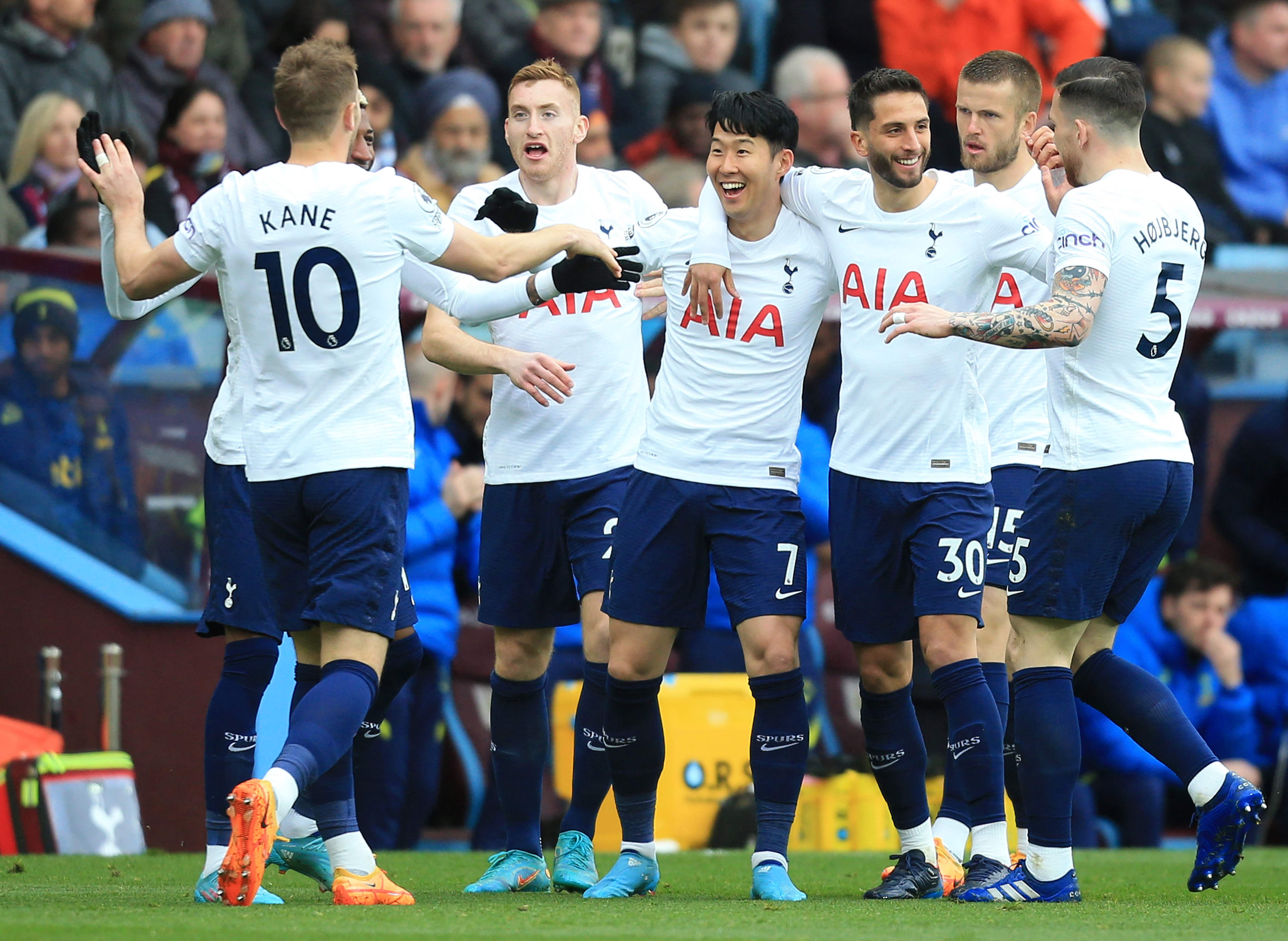 Para pemain Tottenham Hotspur melakukan selebrasi usai mencetak gol ke gawang lawan.