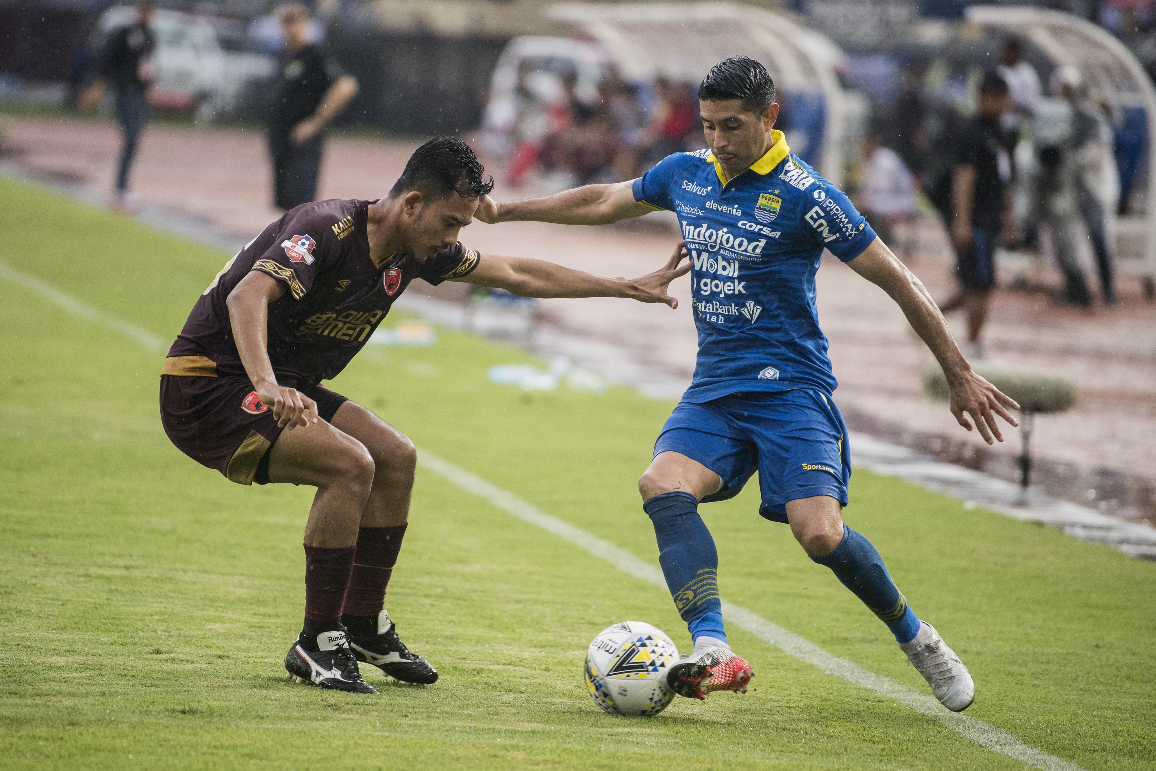 Esteban Vizcarra (kanan)