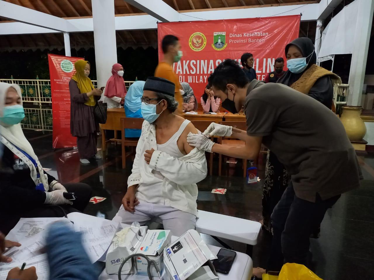 Badan Intelijen Negara Daerah Banten (Binda Banten) terus mengejar capaian vaksinasi dosis tiga atau booster selama Ramadan 1443 Hijriah.