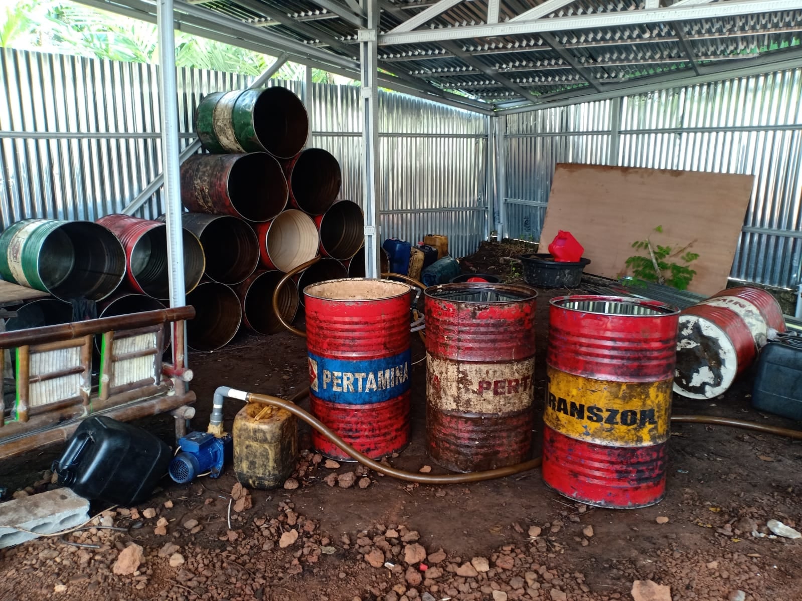 Tempat penampungan dan niaga BBM bersubsidi jenis biosolar yang berada di Kota Pangkalpinang. 