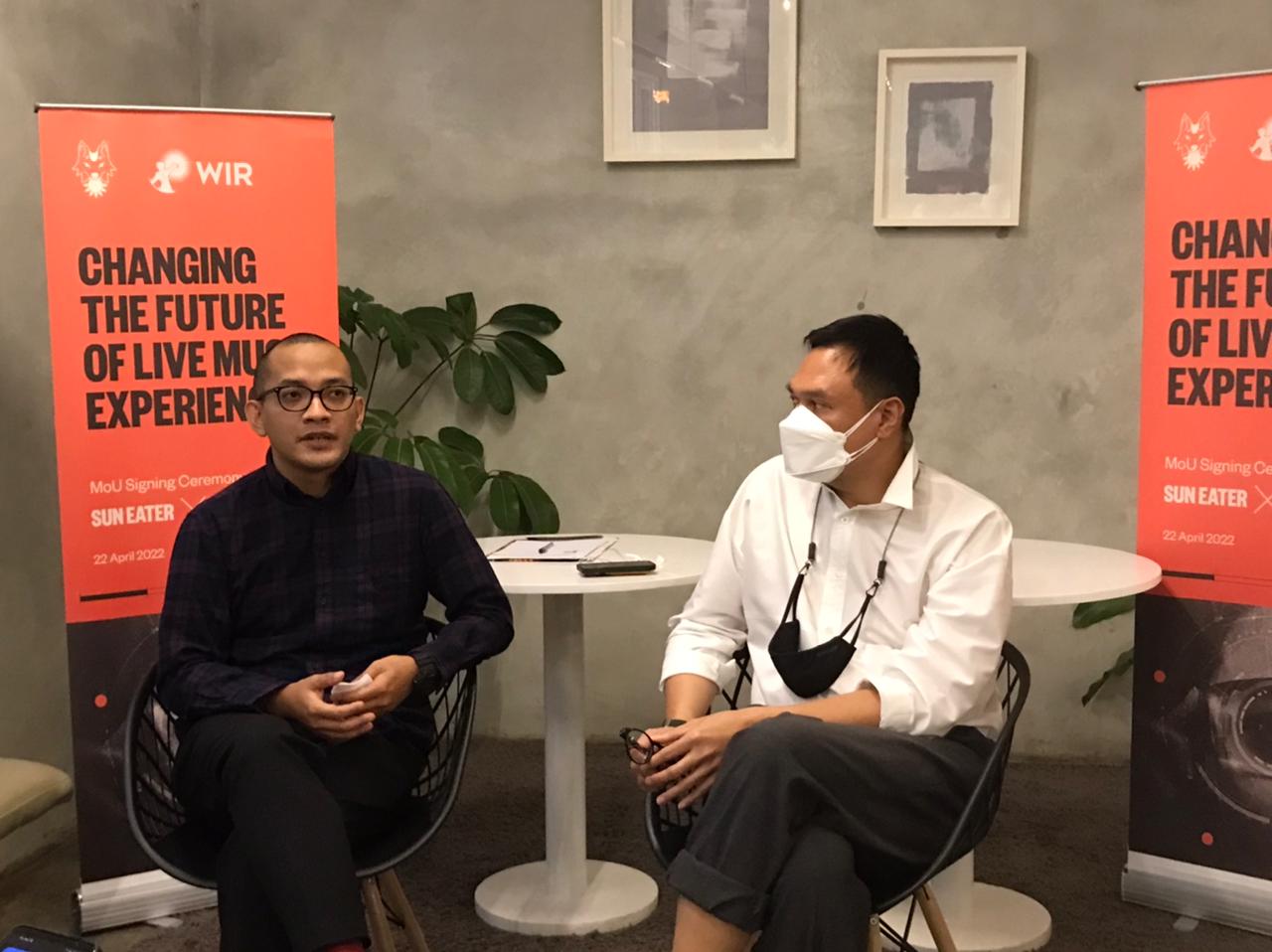 CEO Sun Eater Kukuh Rizal dan Chief Marketing WIR Group Gupta Sitorus teken nota kesepahaman, di Jakarta, Jumat (22/4).