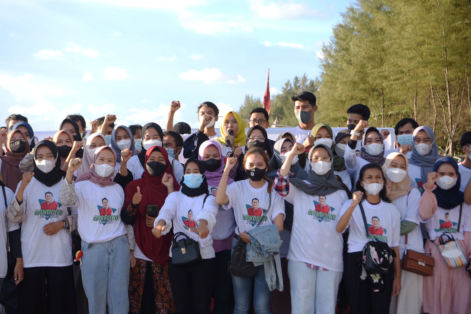 Ratusan mahasiswa dan milenial yang tergabung dalam Sandi Uno Fans Club Bengkulu mendeklarasikanMenparekraf Sandiaga Uno agar maju menjadi P