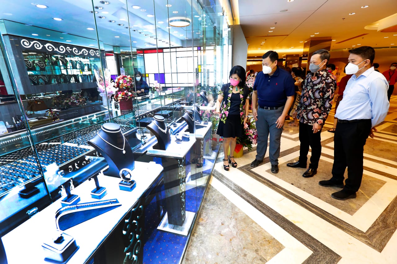 Peresmian tenan New Jewellery Center di Gajah Mada Plaza.