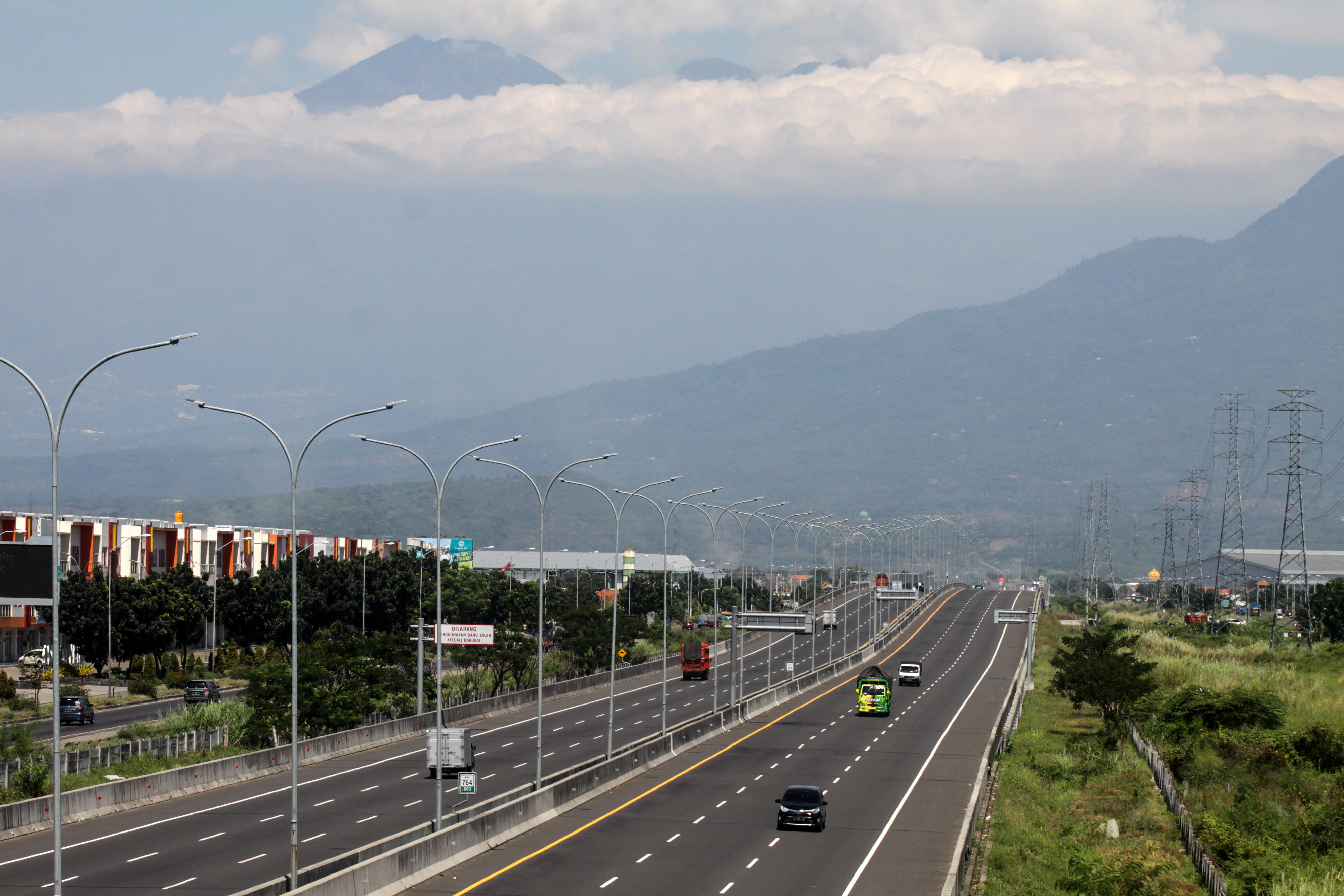 Jalan Tol Sidoarjo-Porong, Jawa Timur.
