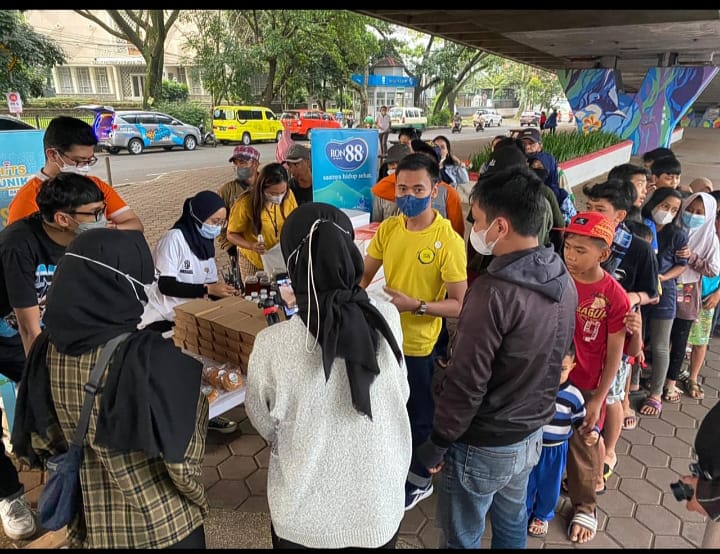  The Ascott Limited berbagi takjil di Kota Bandung