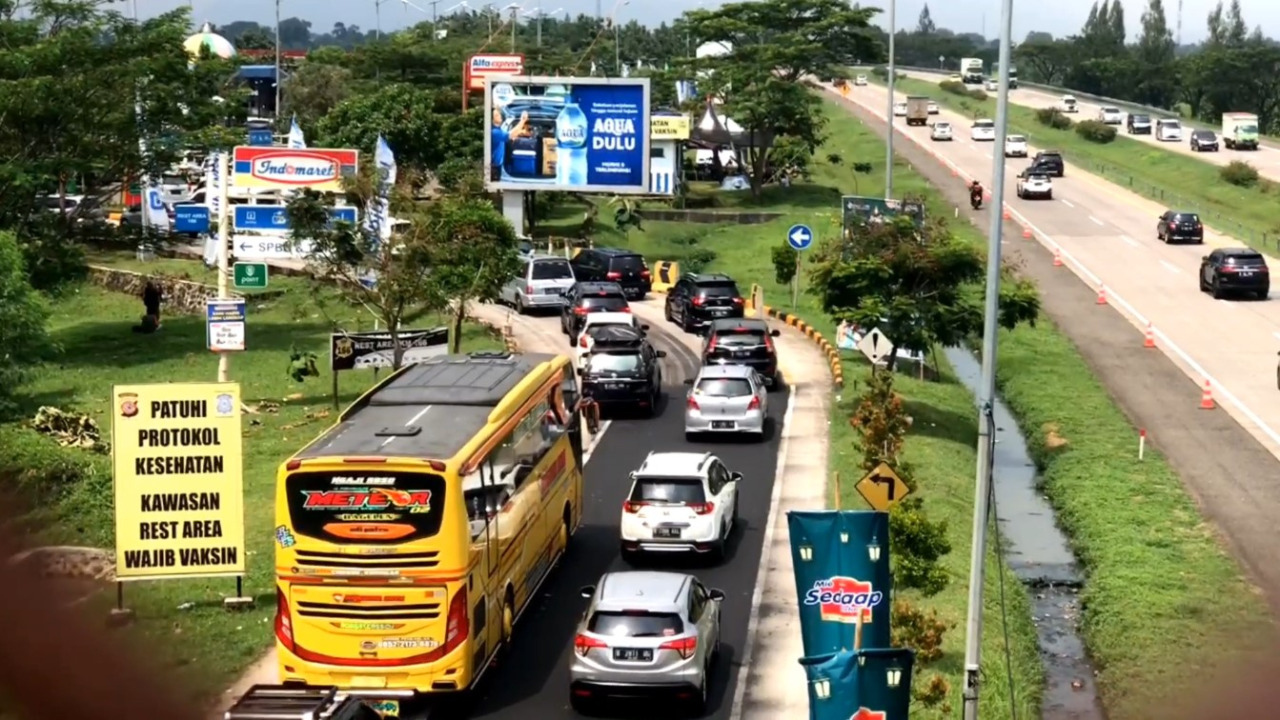 Rest Area di Tol Cipali Padat, Polisi Terapkan Sistem Buka-Tutup