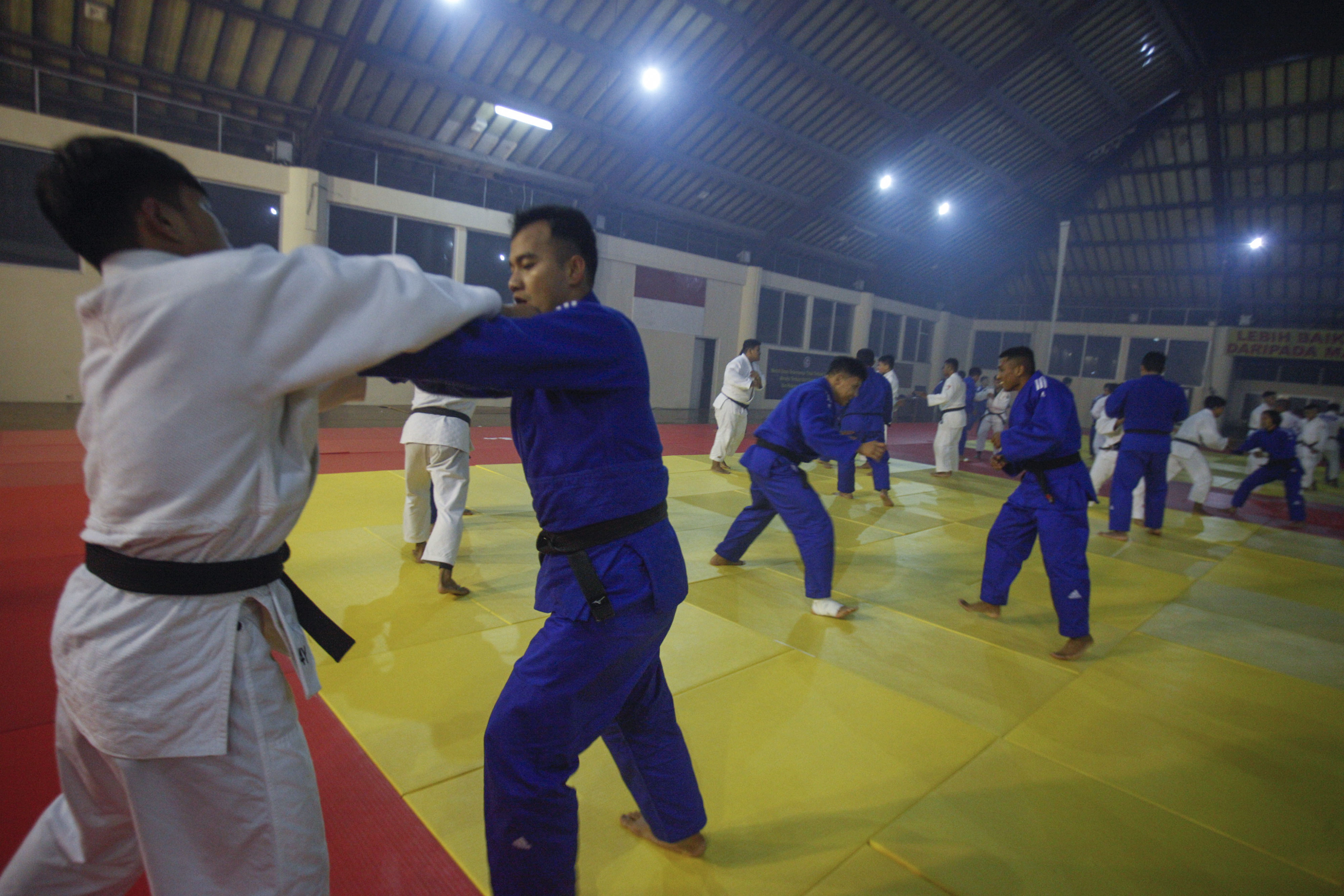 Atlet berlatih di Pelatnas Judo, Ciloto, Jawa Barat
