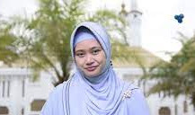  Ustazah Aini Aryani.