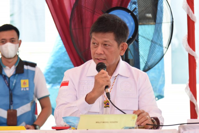 Anggota Komisi VII DPR RI Willy Midel Yoseph Saat mengikuti kunjungan kerja Komisi VII DPR RI di Jayapura