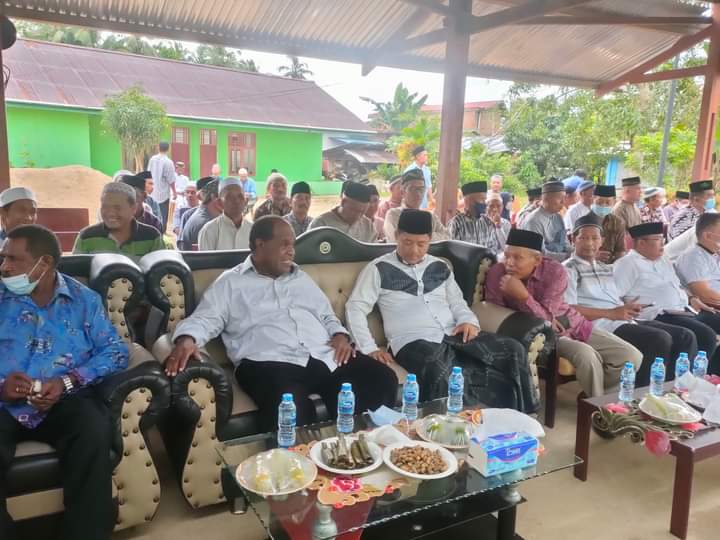 Bupati Sorong Dr.Johny Kamuru S.H.,M.Si bersama Forkopimda, melaksanakan Safari Ramadhan 1443 H di wilayahnya. 