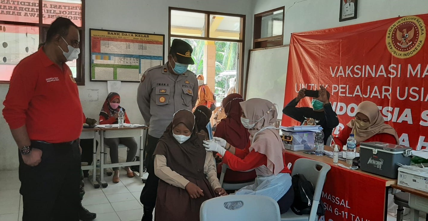 Vaksinasi Covi-19 terus dilakukan Binda Jabar selama Ramadan dengan waktu malam hari.