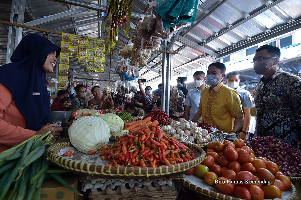 Wamendag Jerry Sambuaga didampingi Wagub Banten Andika Hazrumy melakukan kunjungan di Pasar Lama, Kota Serang, Banten.