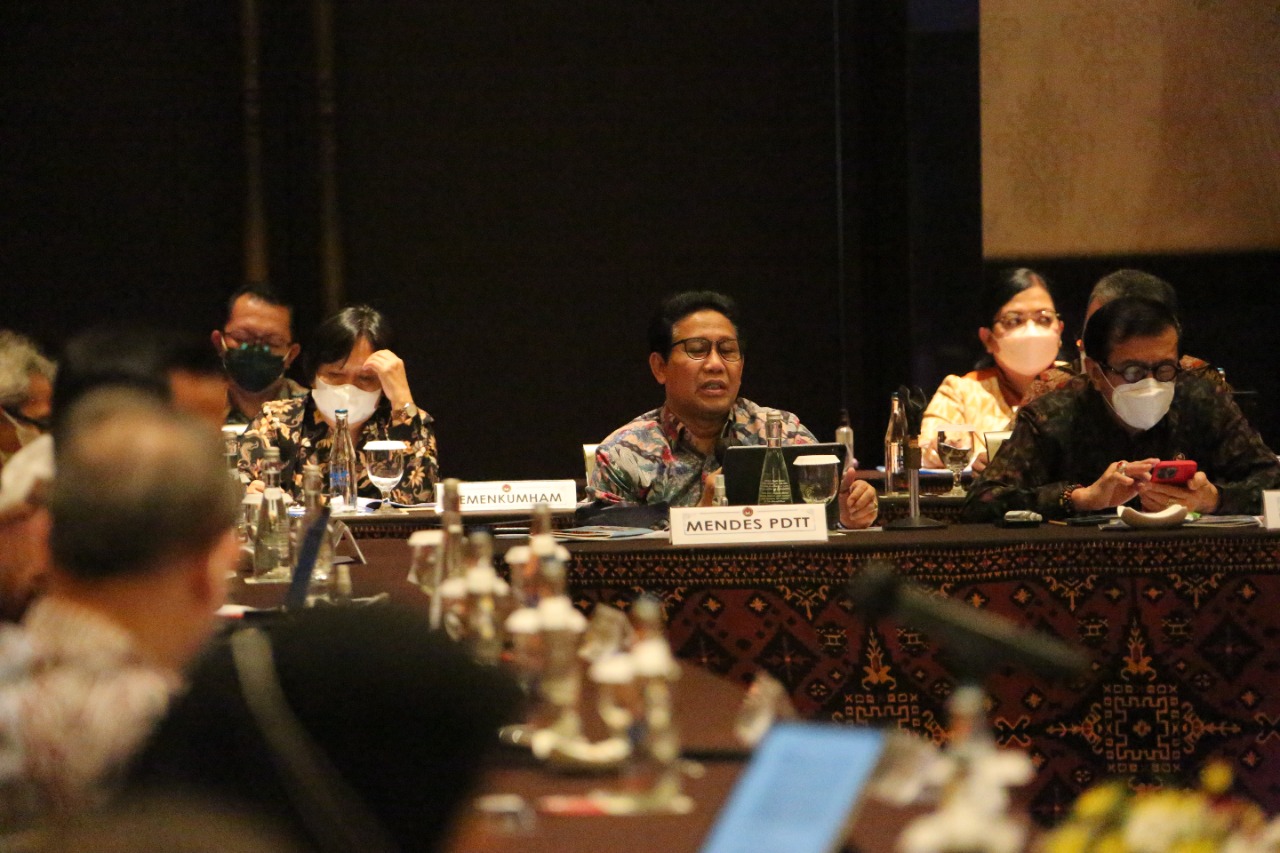 Mendes PDTT Abdul Halim Iskandar dalam Rapat Tingkat Menteri Evaluasi Persiapan Panitia Nasional Penyelenggara (GPDRR) ke-7 di Bali.  