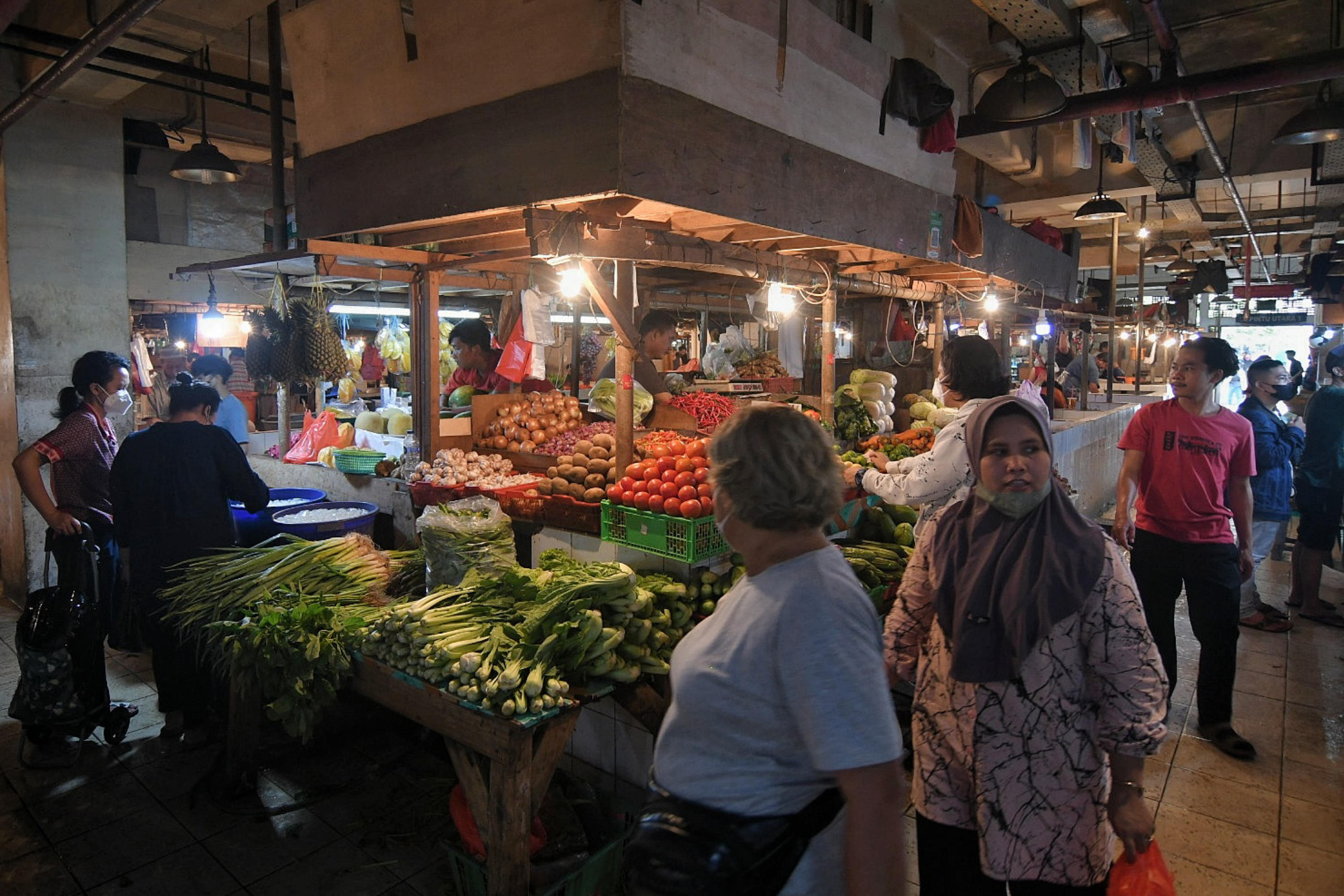 Aktivitas perdagangan di kawasan Pasar Senen, Jakarta.
