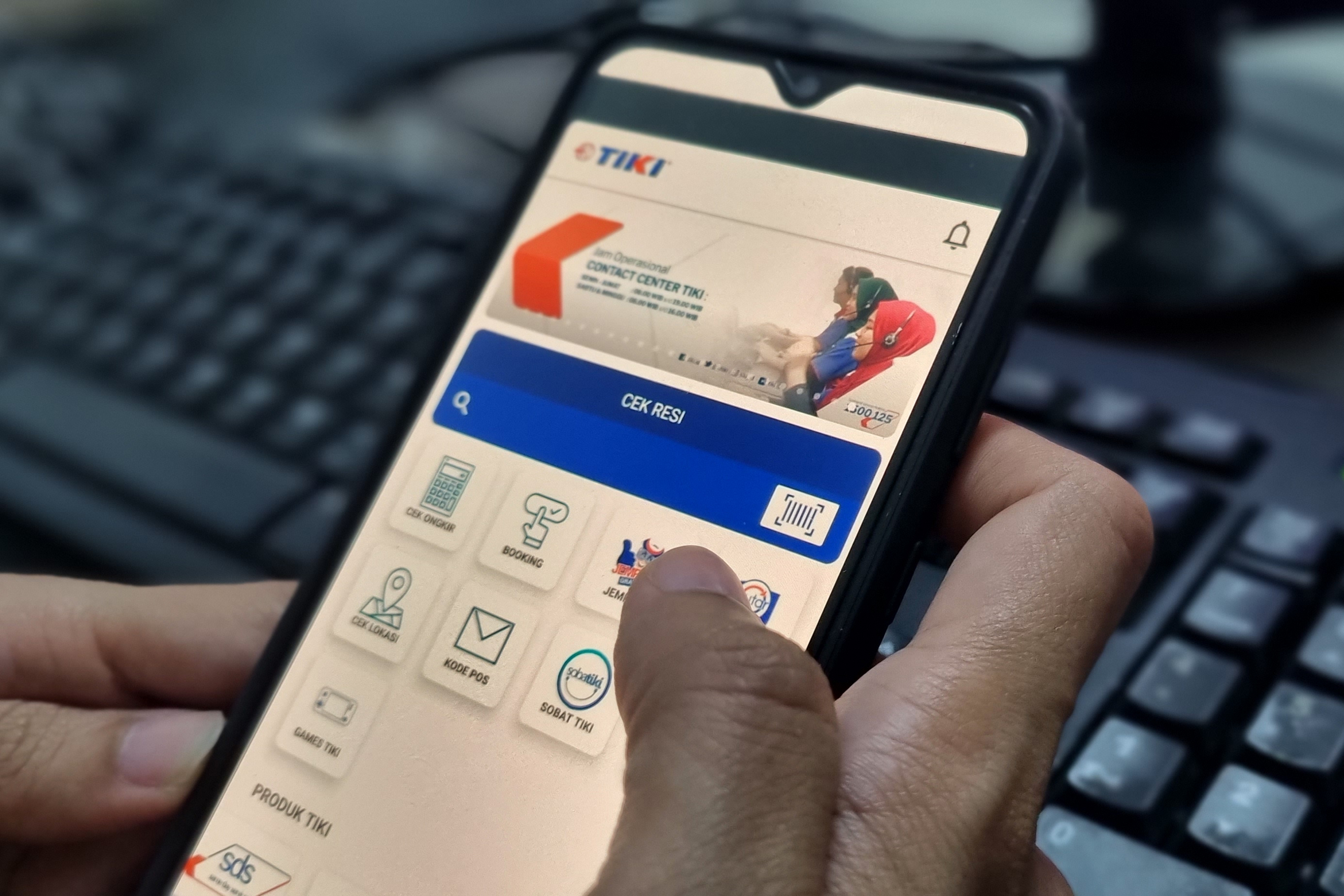 Aplikasi TIKI di ponsel pintar.