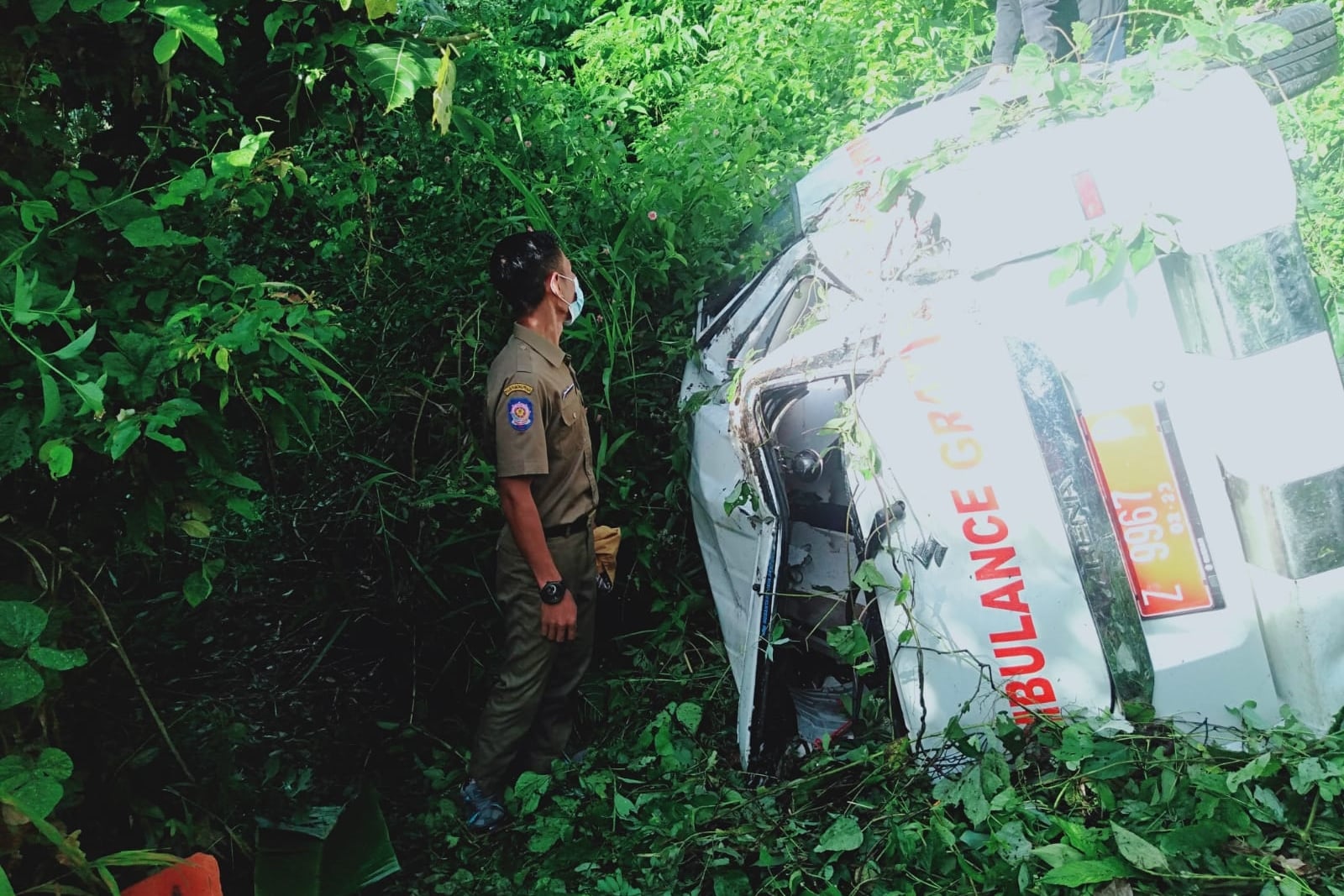 Ambulans milik Puskesmas Bungbunglang nomor polisi Z9967 D yang mengalami kecelakaan.