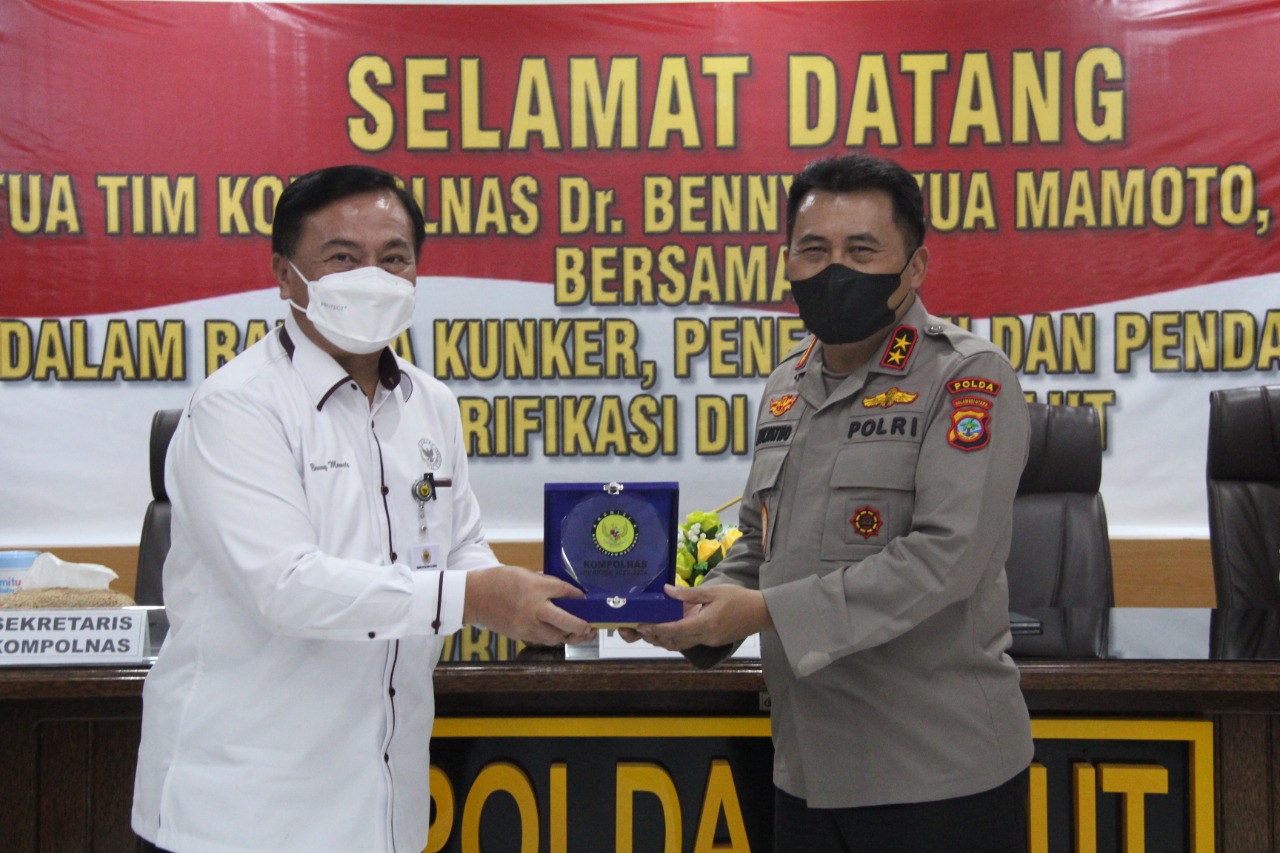  Sekertaris Kompolnas Benny Jozua Mamoto dan Kapolda Sulut Irjen Mulyatno