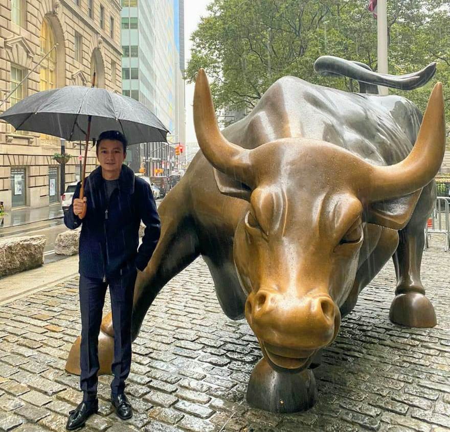 Calvin Lutvi, CEO & Founder PT Satu Global Investama saat berada di New York Stock Exchange.