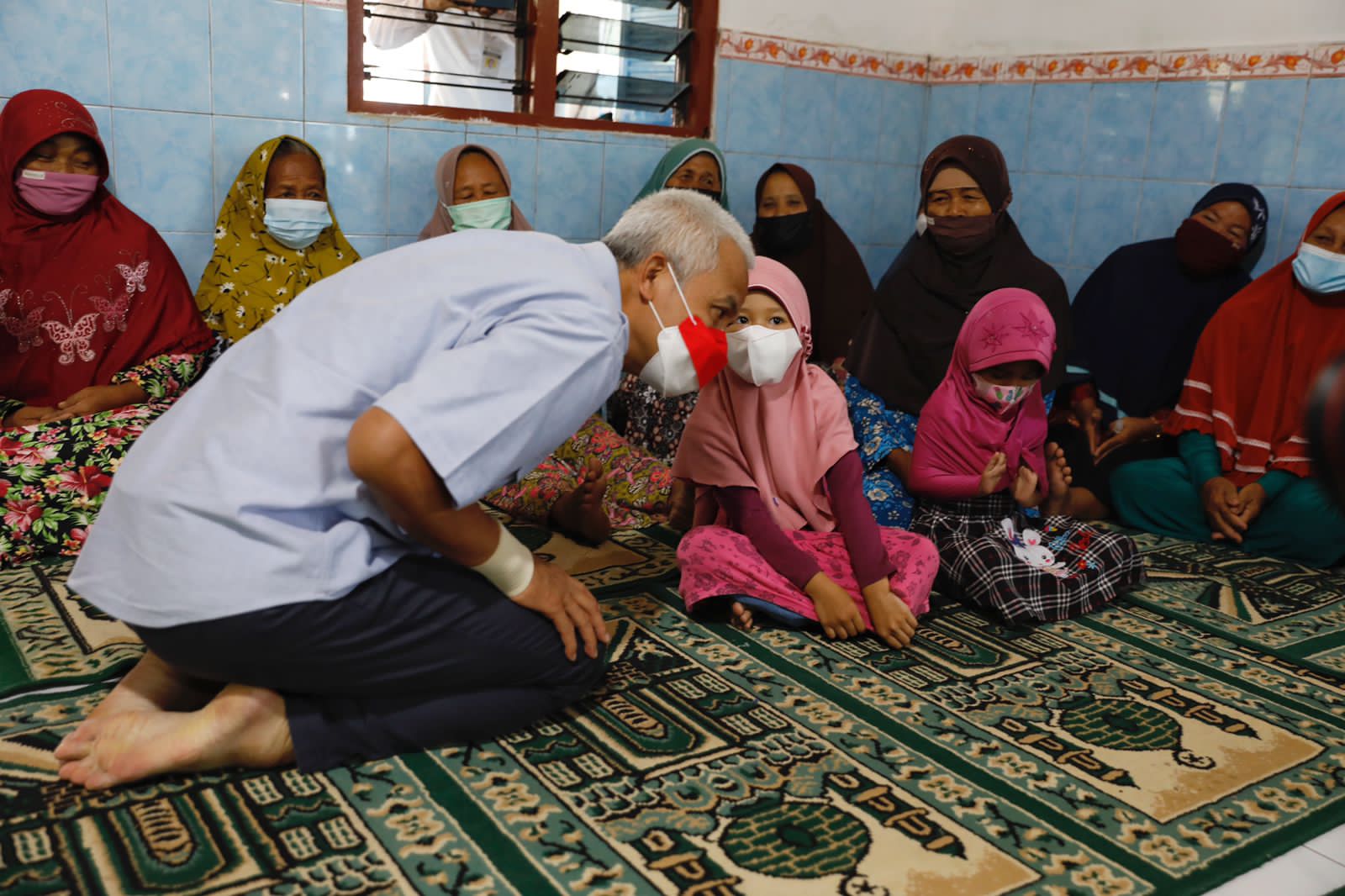Gubernur  Jawa Tengah Ganjar Pranowo saat di Masjid Ibadurrahman, di Wates Sedayu Kecamatan Karanganyar, Kabupaten Karanganyar, Jateng