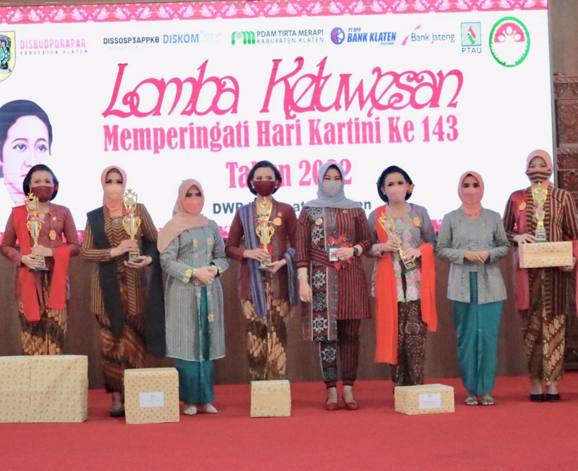 Pemenang Lomba Keluwesan berfoto bersama 