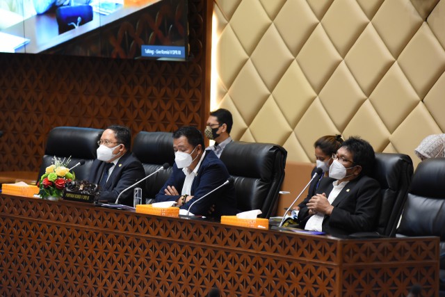 Pimpinan Komisi V DPR RI Syaifullah Tamliha dalam Rapat Kerja Komisi V DPR RI dengan Menhub Budi Karya Sumadi beserta jajaran.