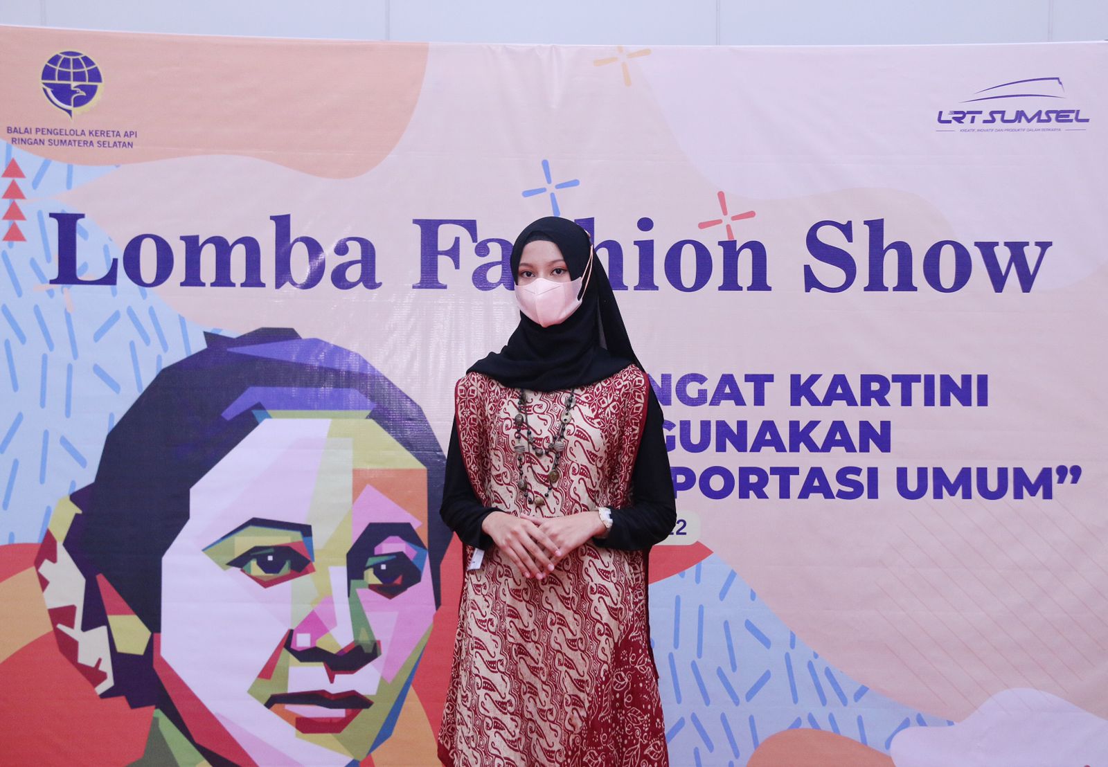 Lomba fashion show yang diadakan KAI Divre Sumsel di Stasiun LRT Ampera, Palembang. 