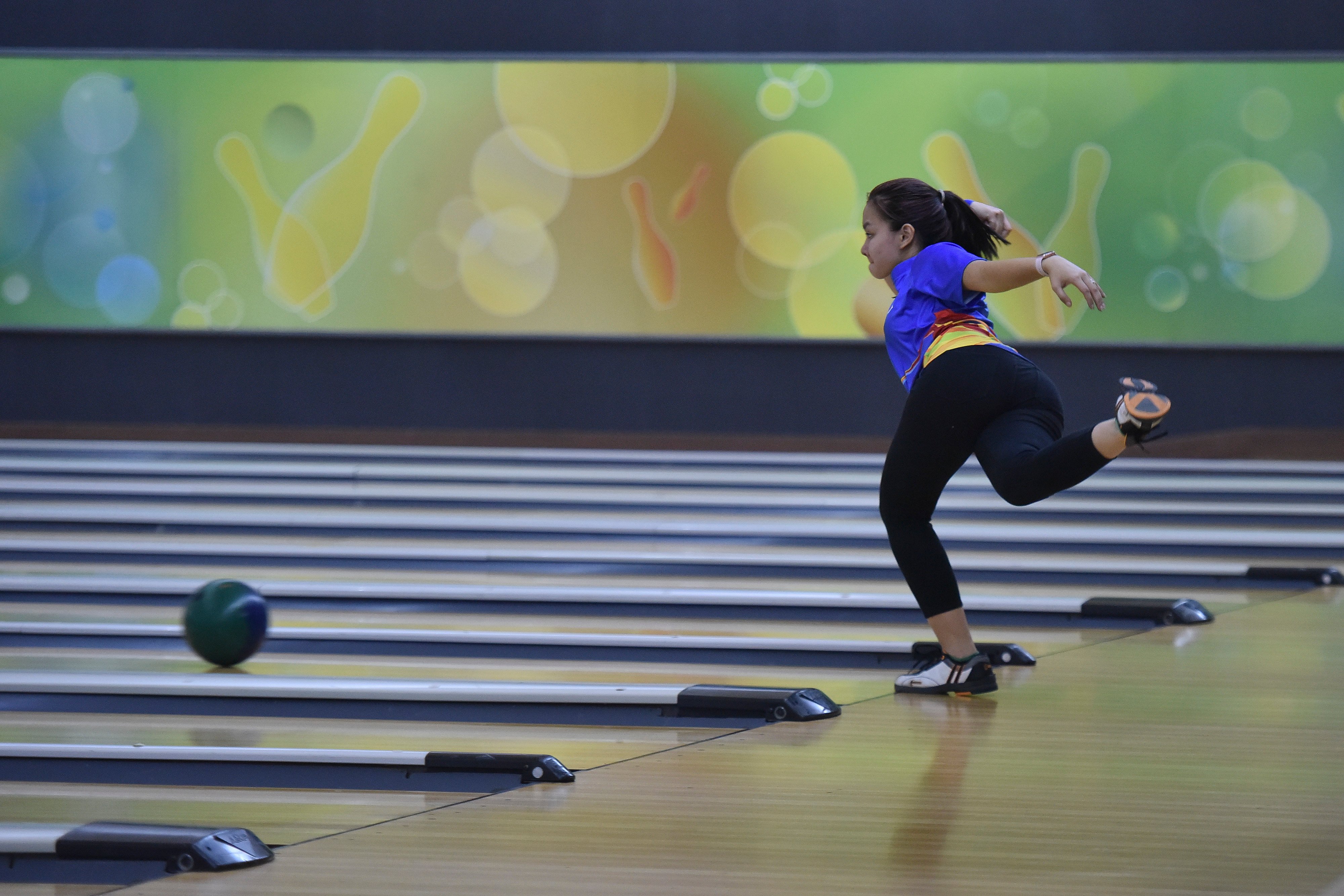 Cabang olah raga boling.