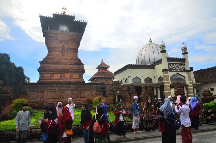 Ikustrasi: objek wisata masjid di Kudus, Jateng